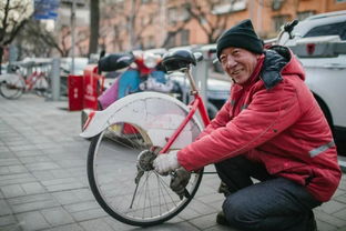 車輪上的堅守 春節里的自行車守護者